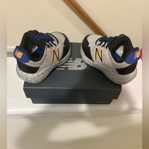 Kids/Enfant size 5 New Balance